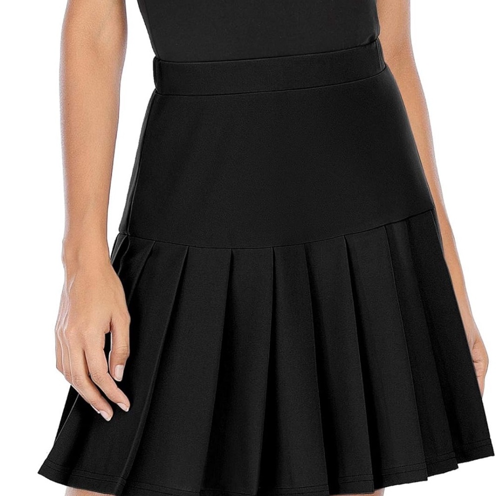 Black pleated skirt
